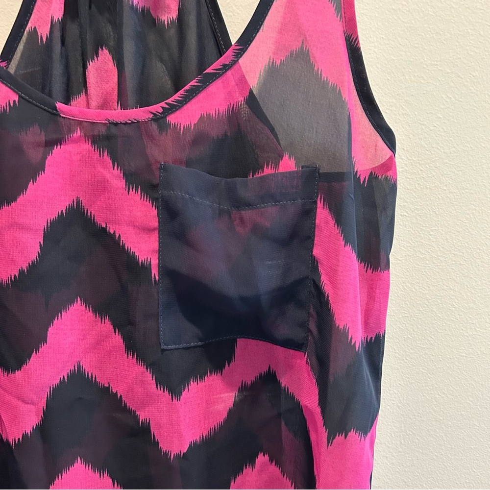 Chevron Pattern Sheer Tank Top - Picture 3 of 6